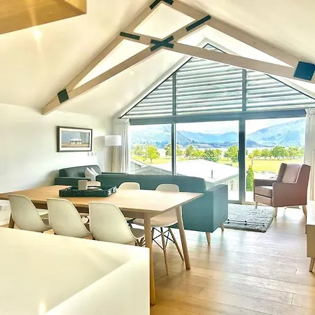 Amazing Lake View Apartment